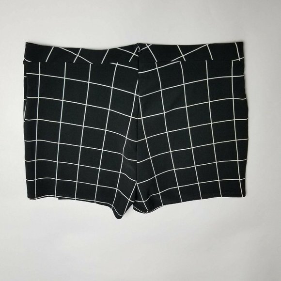 Fashion Nova Womens Skort Black Windowpane Size 1X - Picture 4 of 7